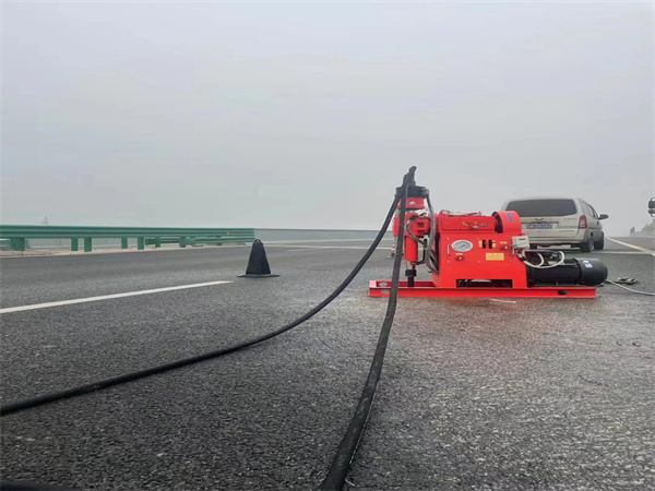 宏伟马路路基路面开裂下沉注浆加固灌浆