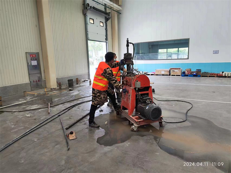 宏伟厂房地面下沉塌陷注浆加固施工